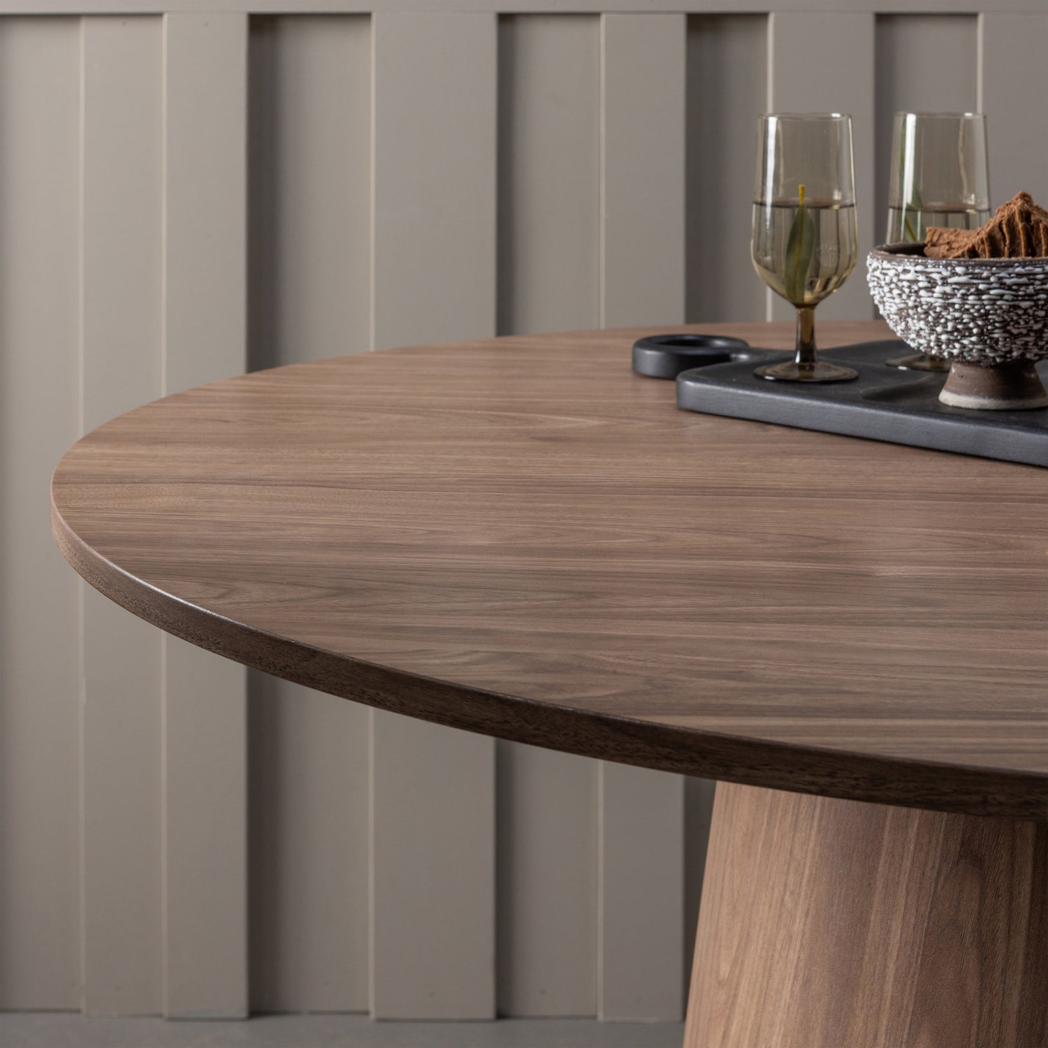 Table à manger ronde en noyer Moon 75x120 cm