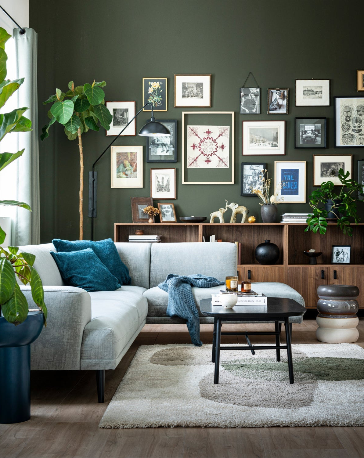 Tavolino curvo in ceramica Bulb 44x34 cm