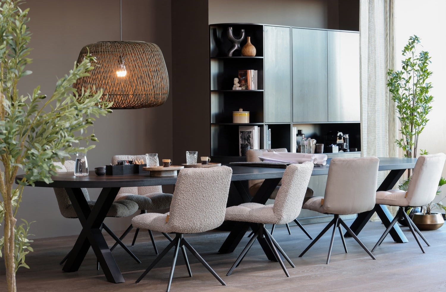 Buffet 2 portes en bois de pin noir mat Finca 210x78 cm