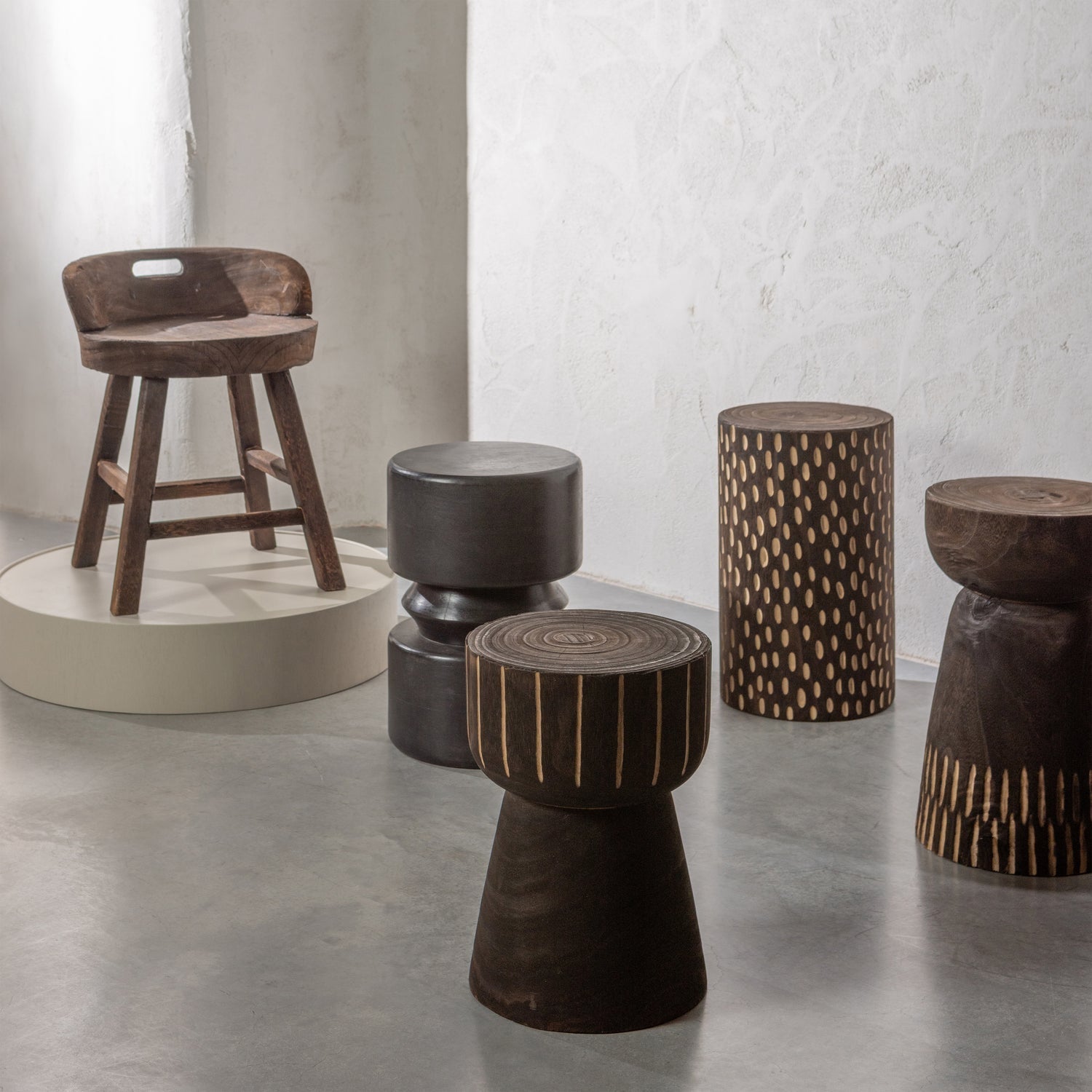 Tabouret en bois marron foncé Philip 41x28 cm