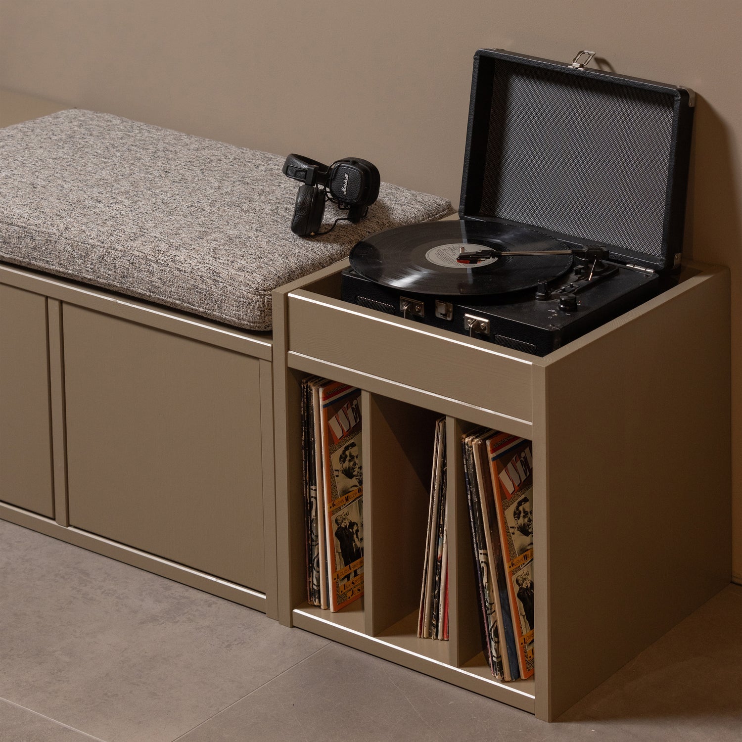 Meuble pour tourne-disques en bois de pin Turner 47x44 cm