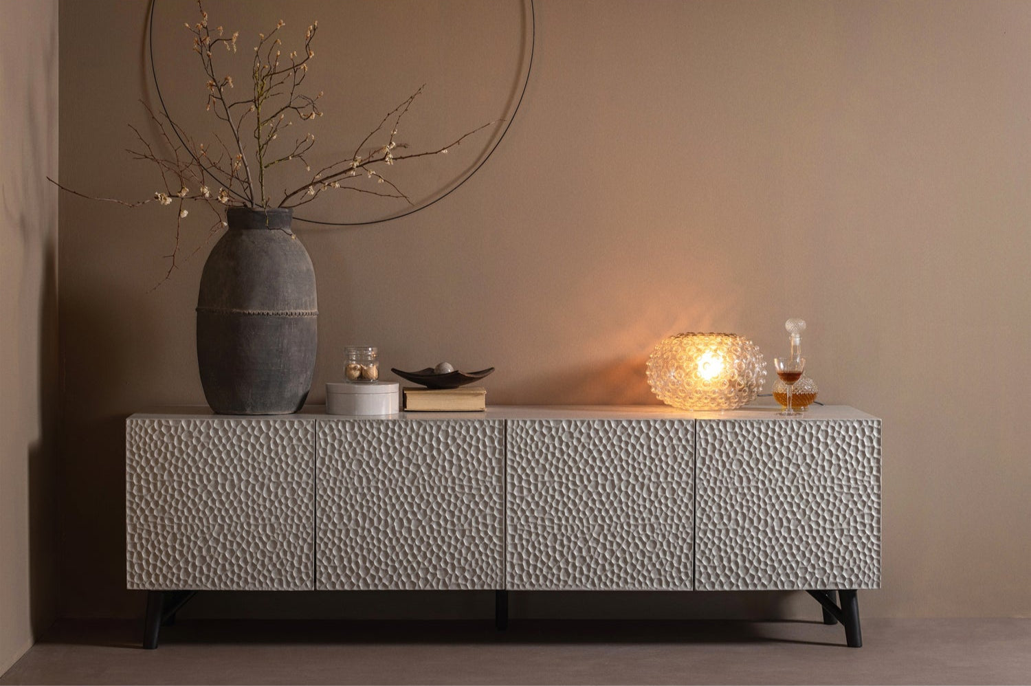 Meuble TV 4 portes couleur brouillard Carved 56x181 cm