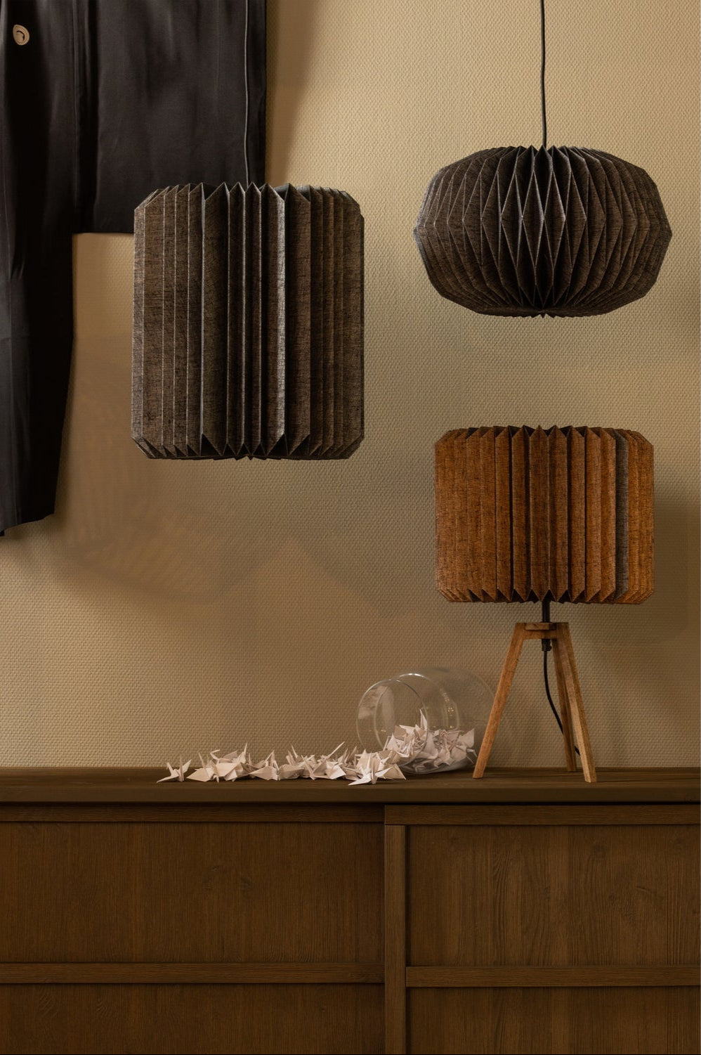 Lampe de table en papier noir Bones 58x36 cm